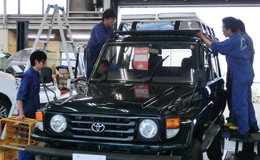 ここではスタッフの作業の様子を写真で紹介しています